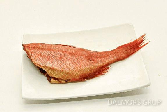 Biban roșu fără cap afumat la rece