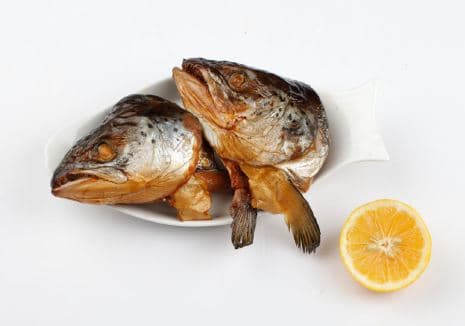 Capuri de somon afumate la cald