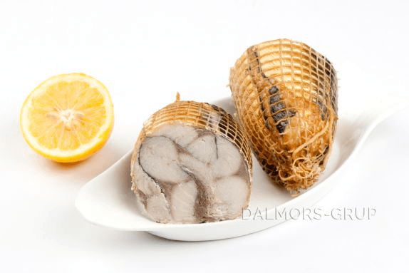 Rulada de macrou cu cascaval afumat la cald