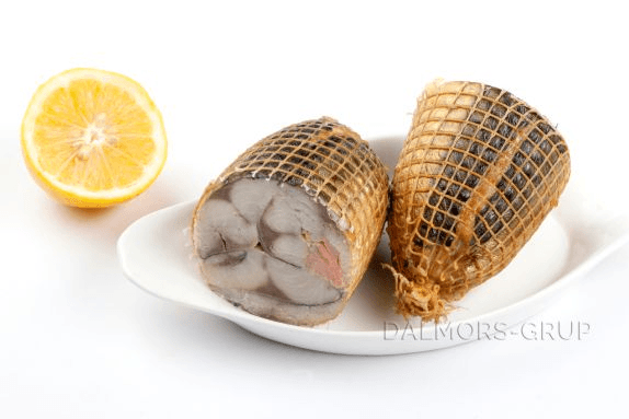 Rulada de macrou cu somon afumat la cald